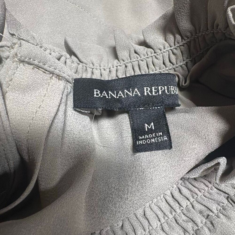 Banana Republic Women’s Ruffle Nexke Bell Sleeve Blouse Sz Medium NEW - Picture 5 of 6
